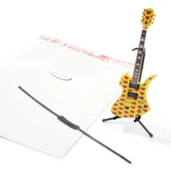 Hide Guitar Collection Official Figure Set: GREEN HEART Ver. 25 Hide Guitar Collection Official Figure Set: GREEN HEART Ver. -Featured Toys 50def0a3690343d5a2922a4f65215f10.jpg