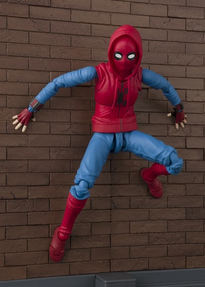 Bandai S.H.Figuarts Spider-Man: Homecoming Spider-Man Homemade Suit Ver. W/ Tamashii Option Act Wall 4 Bandai S.H.Figuarts Spider-Man: Homecoming Spider-Man Homemade Suit Ver. W/ Tamashii Option Act Wall - Image 2